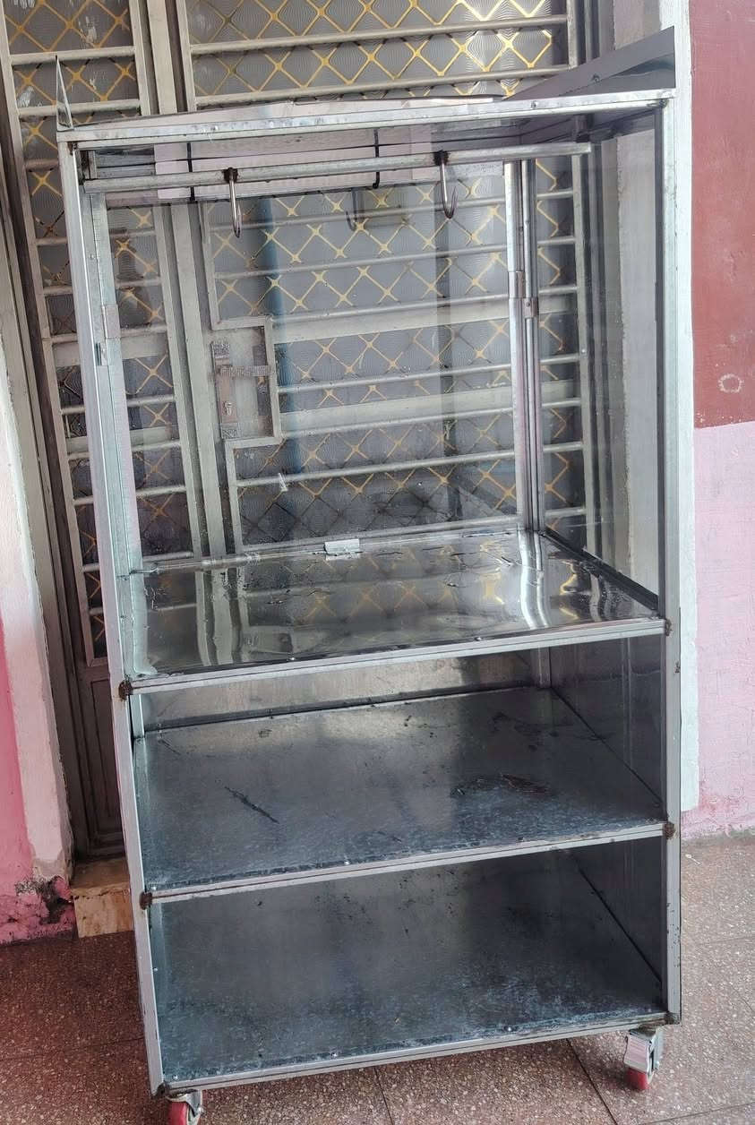 للبيع
استعمال ١١ يوم _حجم ٢ متر طول ١ متر عرض
بيها خانات وجنكال عدد ٢ موجوده بغداد الزعفرانية
 قرب أربع شوارع سعر ١١٥ الف.


**إذا كنت صاحب هذا الإعلان وتريد حذفه لأي سبب، رجاءا أرسل رسالة إلى الدعم الفني**