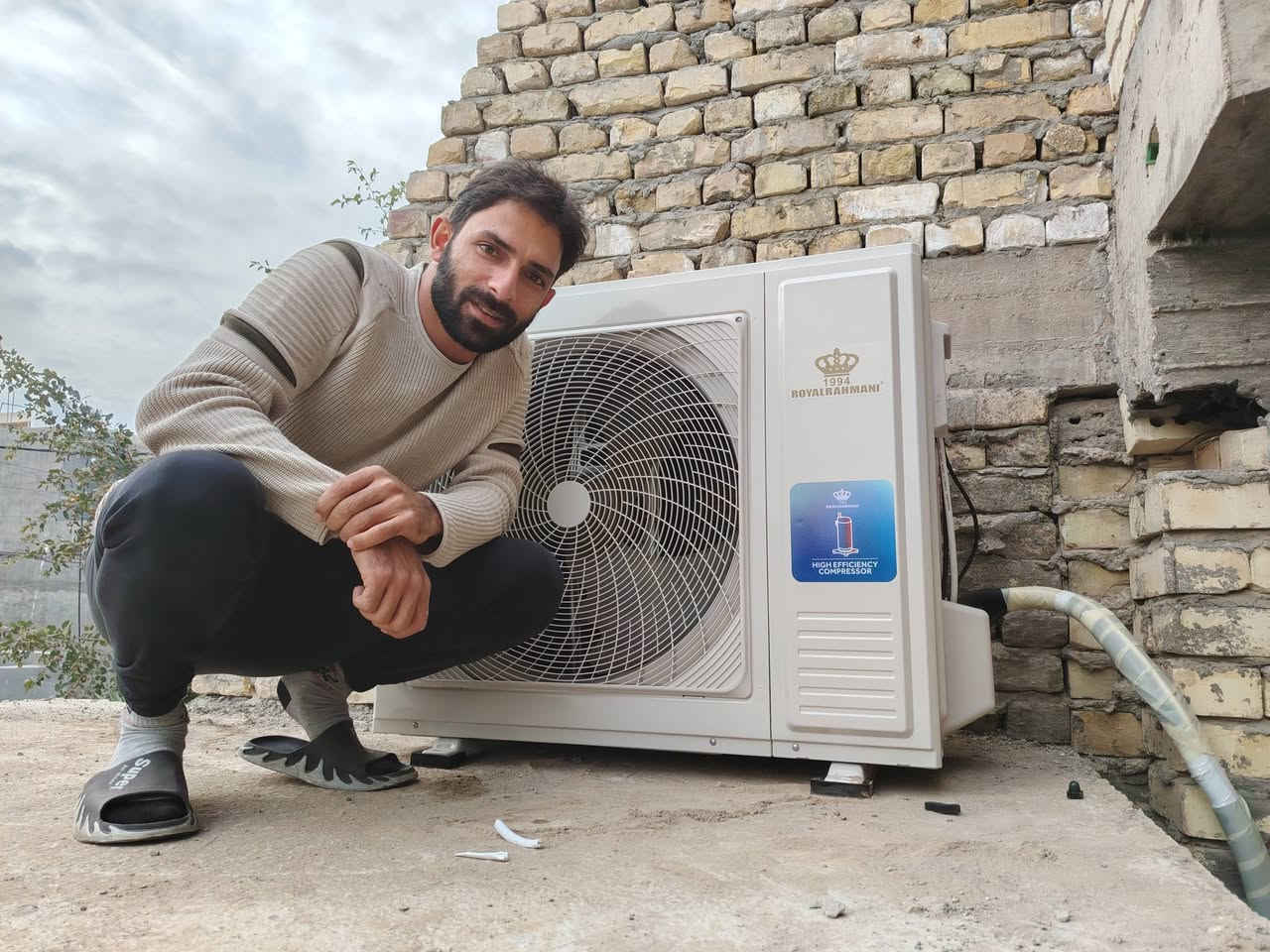 تم بحمد الله تجهيز وتنصيب سبلت عمودي ٣ طن رويال الرحماني
عندك تنصيب سبالت   وصيانه و تنظيف كافة أنواع أجهزة التبريد موقعياً و بكادر متخصص مع الضمان  .. 👷🏻‍♂️

يعنى عندك صيانة أو تنظيف لا تحتار   سبلتك مابي برودة لا تحتار سبلتك دفع الهواء ضعيف لا تحتار، إتصل بينا و راح نجيك لباب بيتك .. 

   ماعليك فقط الاتصال  على الواتس اب  
***********
***********

🟥  تنظيف موقعي  لجميع الدوائر والشركات مع الضمان 
🟥 صيانة - شحن غاز مع الضمان - نصب - غسل 
عمل فاكيوم ..
