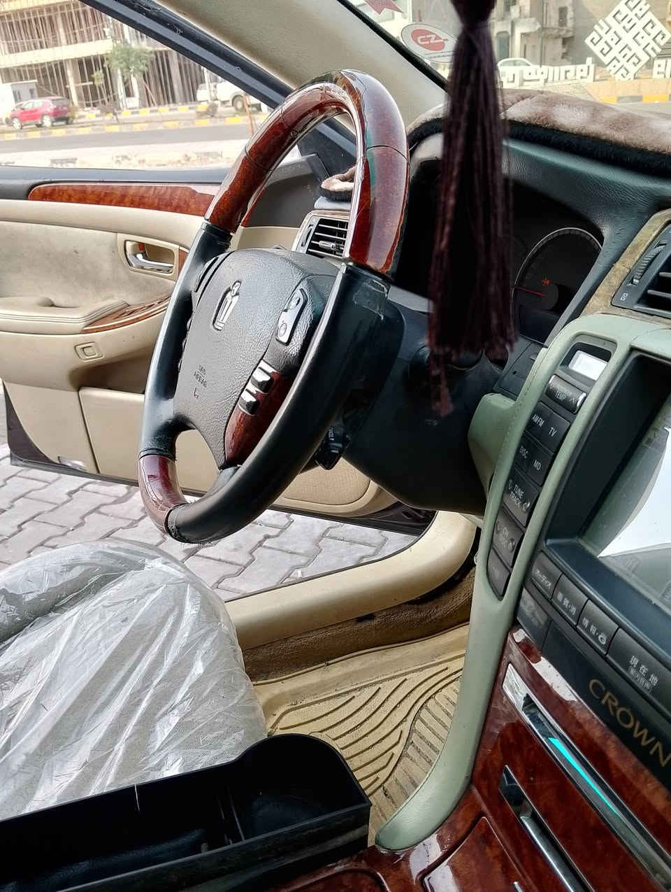 الهم صلي عل محمد وال محمد
السلام عليكم  اليوم المميز يمنه الحلال للبيع 
تيوتا كراون ( شاهينه) رويال لون كرزي 
مديل (2004) رقم كركوك انكليزي بسمي شخصي سنويه جديده ال 30 هزه جديده دخول جديده قرار 48 تسجيل جديد مداور ثاني يوم السعر سياره 148 ورقه وبي مجال للشري رجاءن لحد يكسر بيه سياره متعوب عليه كلش وبل عافيه عل ياخذه الله يمهله بيه 
السياره كفاله عامه من الضربه وكص ونقل كفاله عامه 
شاصي 82 المرغوب تبريد 3قطع السيارة رياضي اصل بصمه رصاصي 5 بصمات محرك وكير بل جيس كفاله حداديه جديده تخم تاير ويلاه جدد 
داخل بيجي ملكه 
3دكم اصل 
كشنات كهرباي بل كامل 
سياره ثلاجه 
جام اتو برده خلفي 
برده صفح بلاد 
هير مري ترحيب 
عداد 260 مال ايسر بلادي اشاير ايسر تحوير نجف 
استيرن كهرباء 
نضام( VSC)+TRC مانع انزلاق ABS 
نضام ECO
نضام صوتي دمام
6اقراص بلوتوث 
فول بطن ماعده فتحه فقط فول ومكفول سياره مكاني نجف ***********
