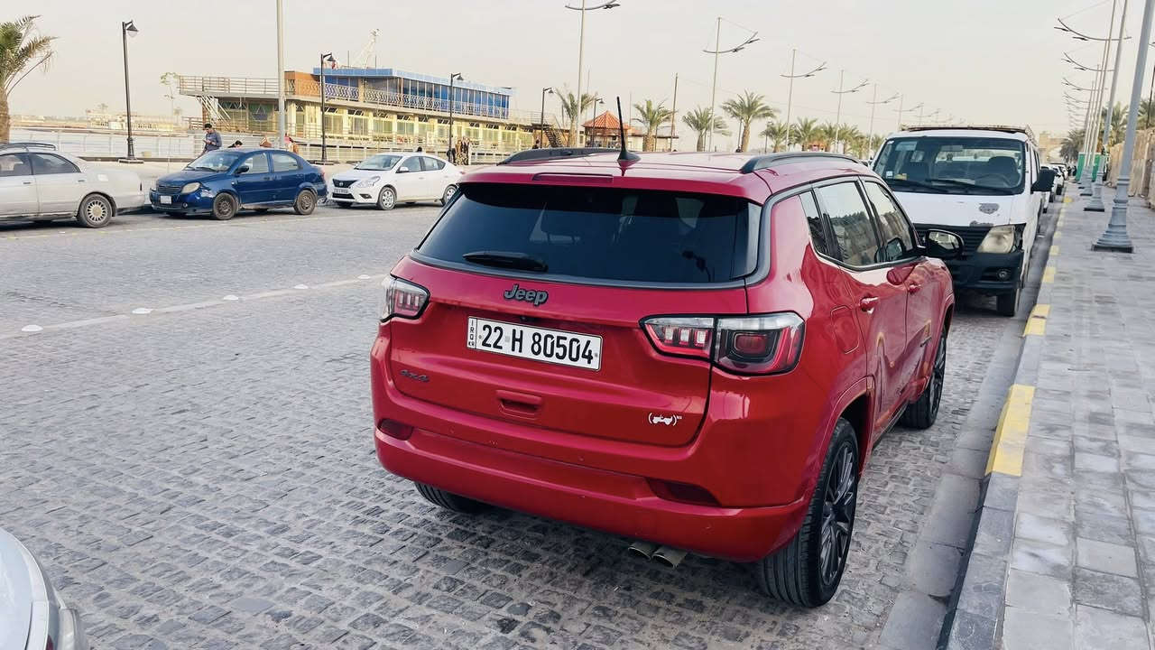 السلام عليكم
للبيع .. جيب كومباس 2022 الشكل الجديد 
* الضرر بنيد مبدل وربع جاملغ مرجع بارد 
* رقمها اربيل الجديد
* السنوية تنتهي 12/2028
* ايرباك ستيرنك مرجع سستم
* السيارة مرجعة ترجيع مضبوط اي حماوة مابيها صارلها سنتين عندي عبرتني صيفين 
* الشاصي مكفول 
المواصفات : 
* المحرك 2400 المرغوب [4 سلندر ]
* بصمات ابواب امامية 
* ويل 19 
* تايراتها شد جديد 19/45/245
* بصمة تشغيل عن بعد 
* رادارات امامي ، خلفي
* حساس مرايات [نقطة عمياء]
* فور ويل 4X4
* كاميرا خلفية دوارة مع الستيرنك
* كشنات جلد اسود 
* تدفئة كشنات امامية + دركة الستيرنك
* تبريد قطعتين [امامي - خلفي]
* شاشة كبيرة
* سايد بريك دكمة
* سستم صوت 
* تحكم ستيرنك جهتين بلوتوث وحاكية وكروس سرعة وتحكم صوت
* نظام ABS مانع انزلاق
* اللون احمر 
* ماشية 42 الف كيلومتر 
* السعر 150 ورقة وبيها مجال 
مكاني البصرة ***********
صور الحادث راسلني وتدلل
