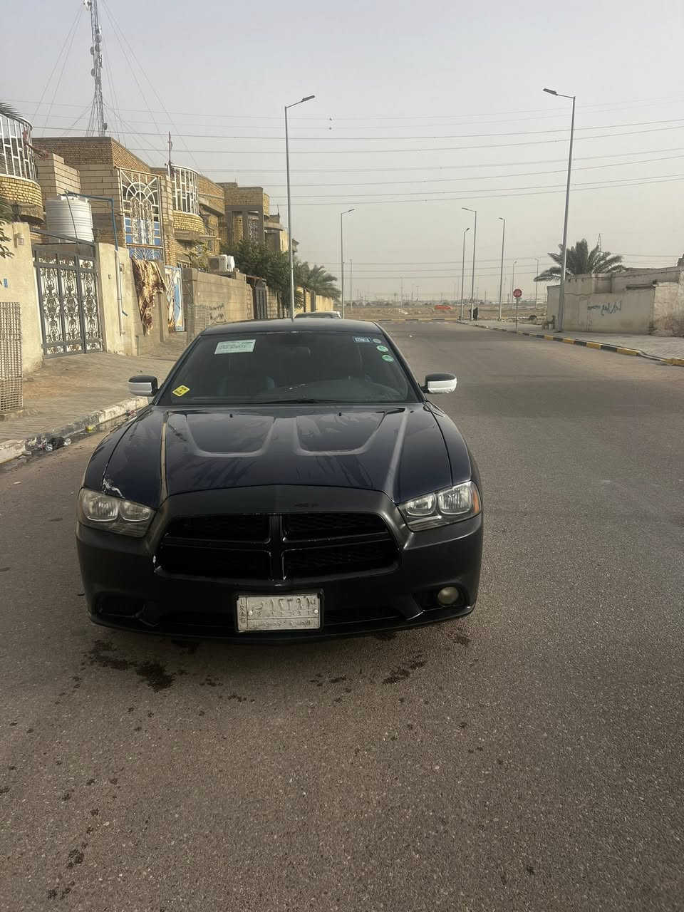 سلام عليكم جارجر للبيع موديل 2014 اصل وراد كندي 🇨🇦 سياره مكفوله من الظربه  او   بس مرشوشه جماليه كير محرك كفاله او. محرك 3600 سياره توويل رقم بصره راعيه يريد تحويل سنويه جديده مكان السياره البصره سعر 125 وبيه مجال باقي تفاصيل على اتصال *********** بيه مدكر امامي مبدل
