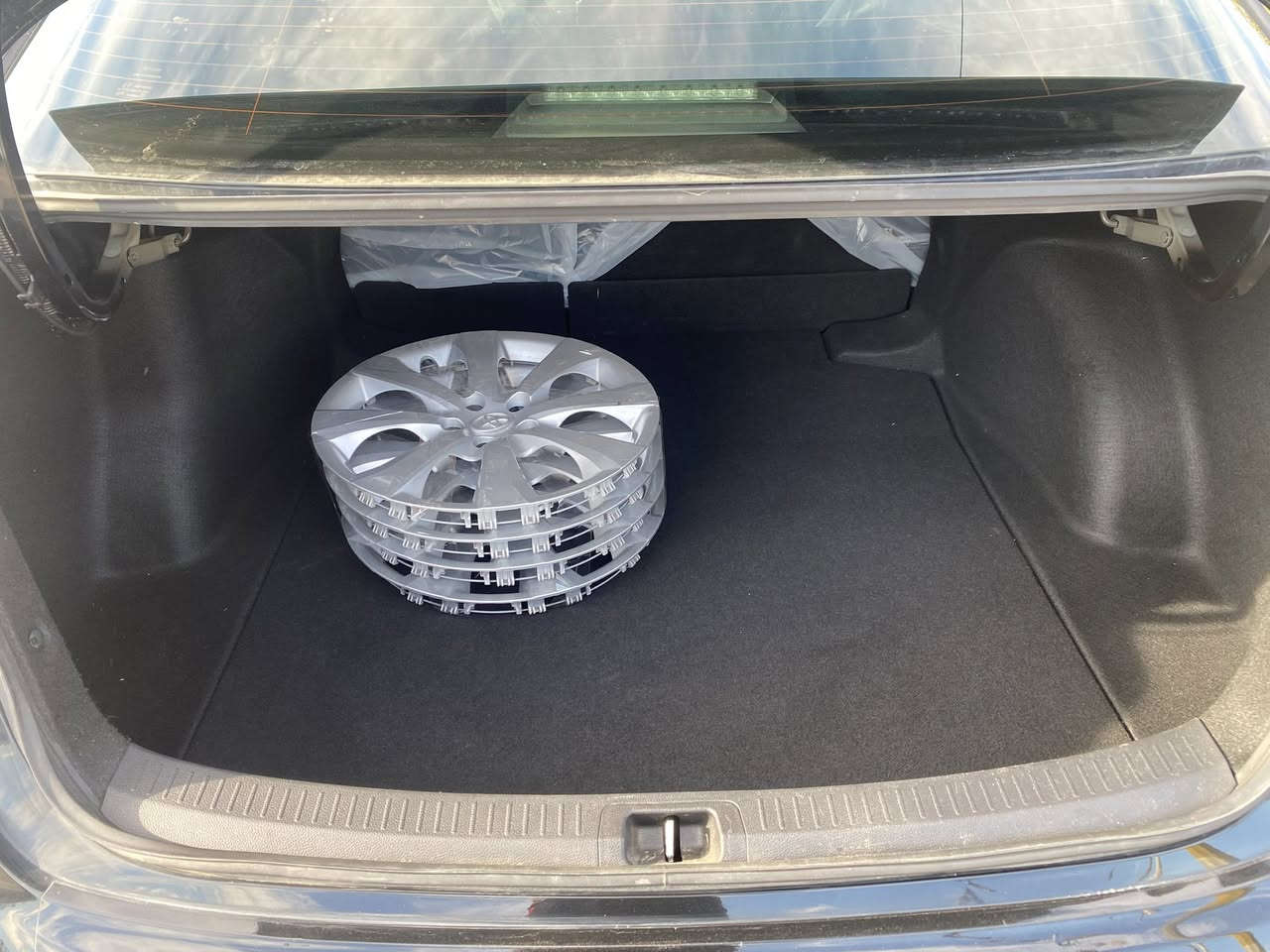 السلام عليكم 
كورلا ياباني Le 
وارد أمريكي موديل 2023 
صور الحادث موجوده البنيد صبغ فقط الجاملغ بارد الراديتر بلاد حته الغاز مكفول شاصي لغد كير مكينه 
ممشى السياره موجود عندك بل صور 
مكينه 2000 مكفوله كير مكينه 
تحكمات رادار تحديد مسار مانع انزلاق المواصفات المعروفه
مكان السياره زيونه 
السعر 154 $ بيها مجال بسيط
رقم الهاتف ***********
