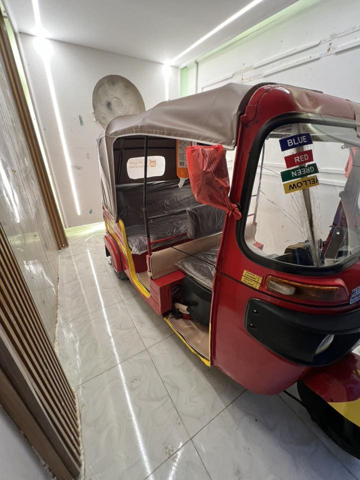 السلام عليكم 🫡 تكتك 2018مرقم لوحه وسنويه تحويل ثانيوم تكتك مابيه نقص برغي )(جادر تخم تاير مسجل كاعيات سفريات كبات دوشمه )مكينه 20جديده تراي زيرو 0️⃣ السعر 4700وبيهه مجال مكاني بعقوبه للستفسار ***********
