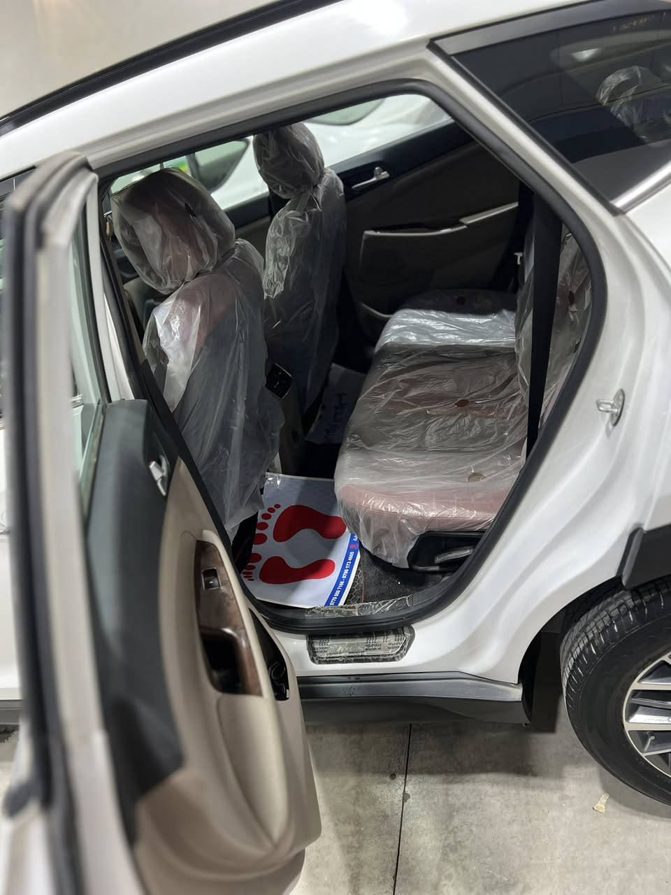 السلام عليكم
توسان 2020 خليجي مكفوله من صبغ والكير والمحرك عدا الي موجود بل سونار فقط اماكن بسيطه بارد 

مواصفات فوول 
نوراما 
بصمه 
كراسي كهرباء 
شاشه 
كامره 
تحكمات ستيرن 
ماشيه 95 الف كيلو 
مكاني بغداد 
***********

السعر 205$. وبيها مجال شي بسيط
