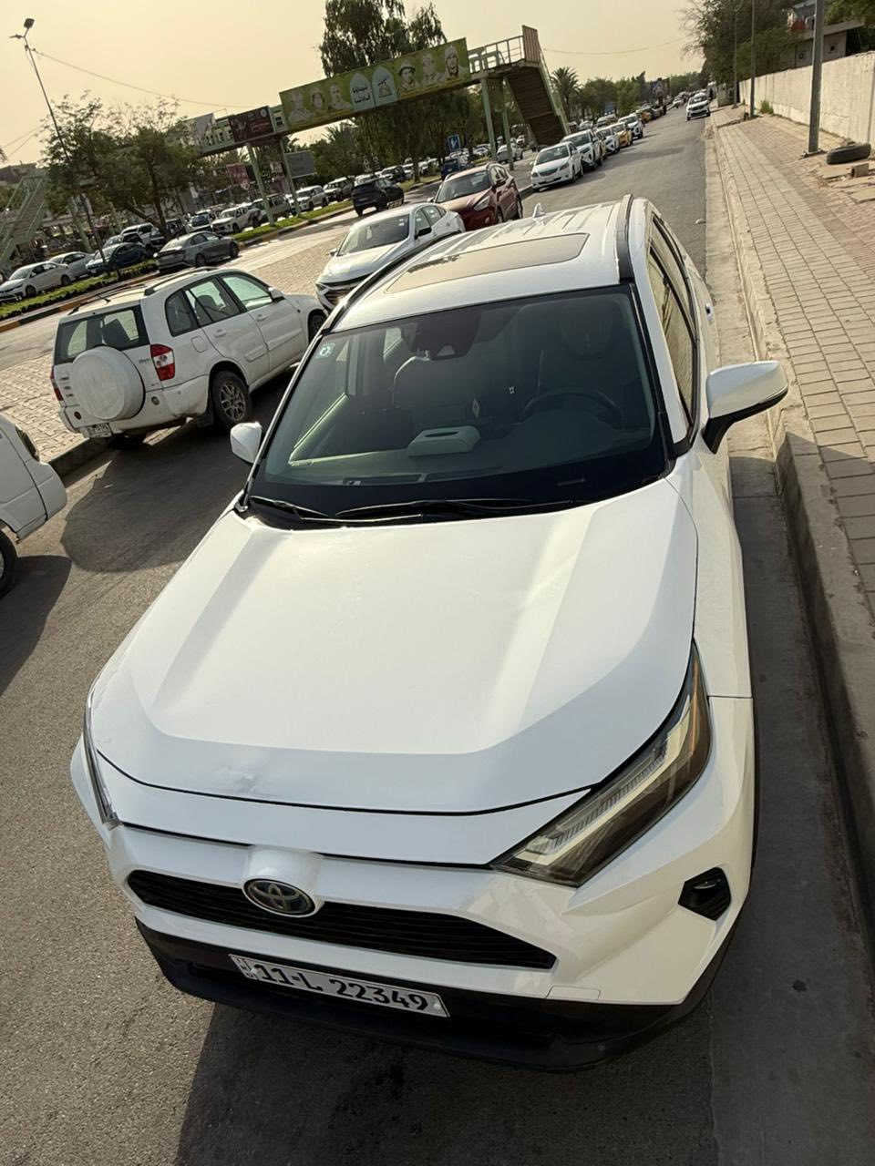 السلام عليكم للبيع 
راف فور 2023 هايبرد فول مواصفات XLE
فتحة
رادار امامي وقيادة ذاتية ومحافظة على المسار
رادار جانبي
جنطة كهرباء
بجم لد
كشنات تدفئة وكشن السايق كهرباء
تحكمات ستيرن جهتين
وايرلس كاربلي
بدون ايرباك ماشية ٦٥ميل
السيارة وارد امريكي 
ضررها من امريكا فقط دعامية وشوية بارد بلبنيد وشكم مكان بارد وباب صبغ
سعر السيارة 248 وبيها مجال بسيط 
للستفسار ***********
مكان سيارة زيونة
