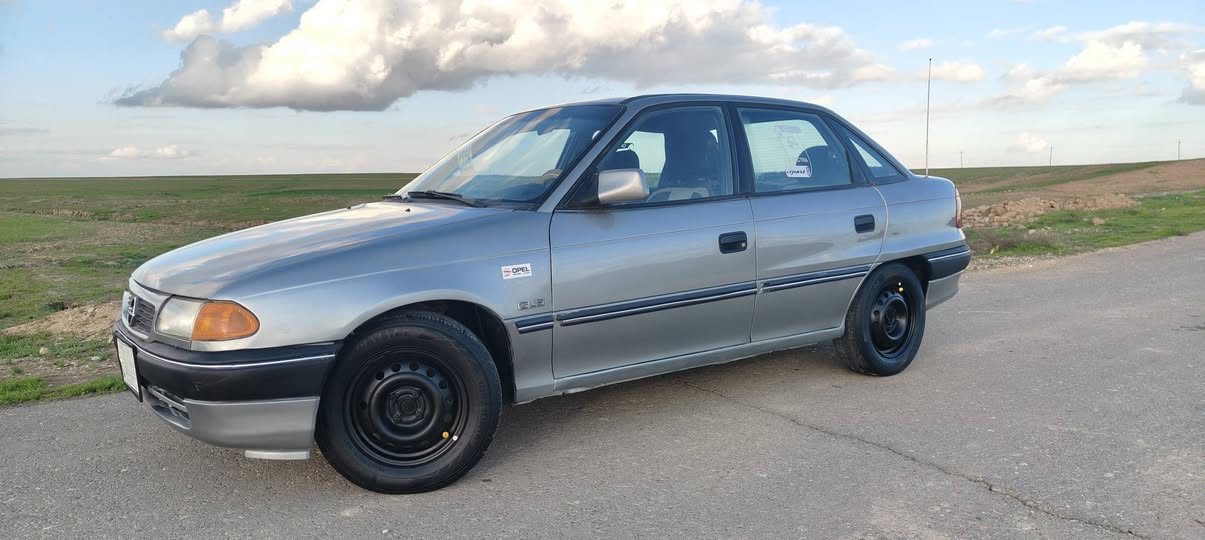 السلام عليكم اوبل استراه حجم ١٦ موديل ٩٤ صبغ جماليه محرك نضاف وايرمنيه شغاله سنويه عضم شرط تحويل السعر 45 وبيها مجال الستفسار ***********
