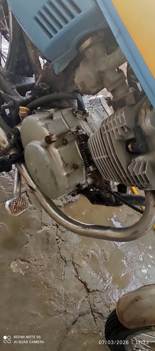 السلام عليكم دراجه للبيع المكينه نامه مفتوحه نضيفه بيه جبنه كير الدراجه زينه السعر 300 كلك كلك كلك المكان القاسم ‏‪0784 016 3211‬‏ بيه واتساب
