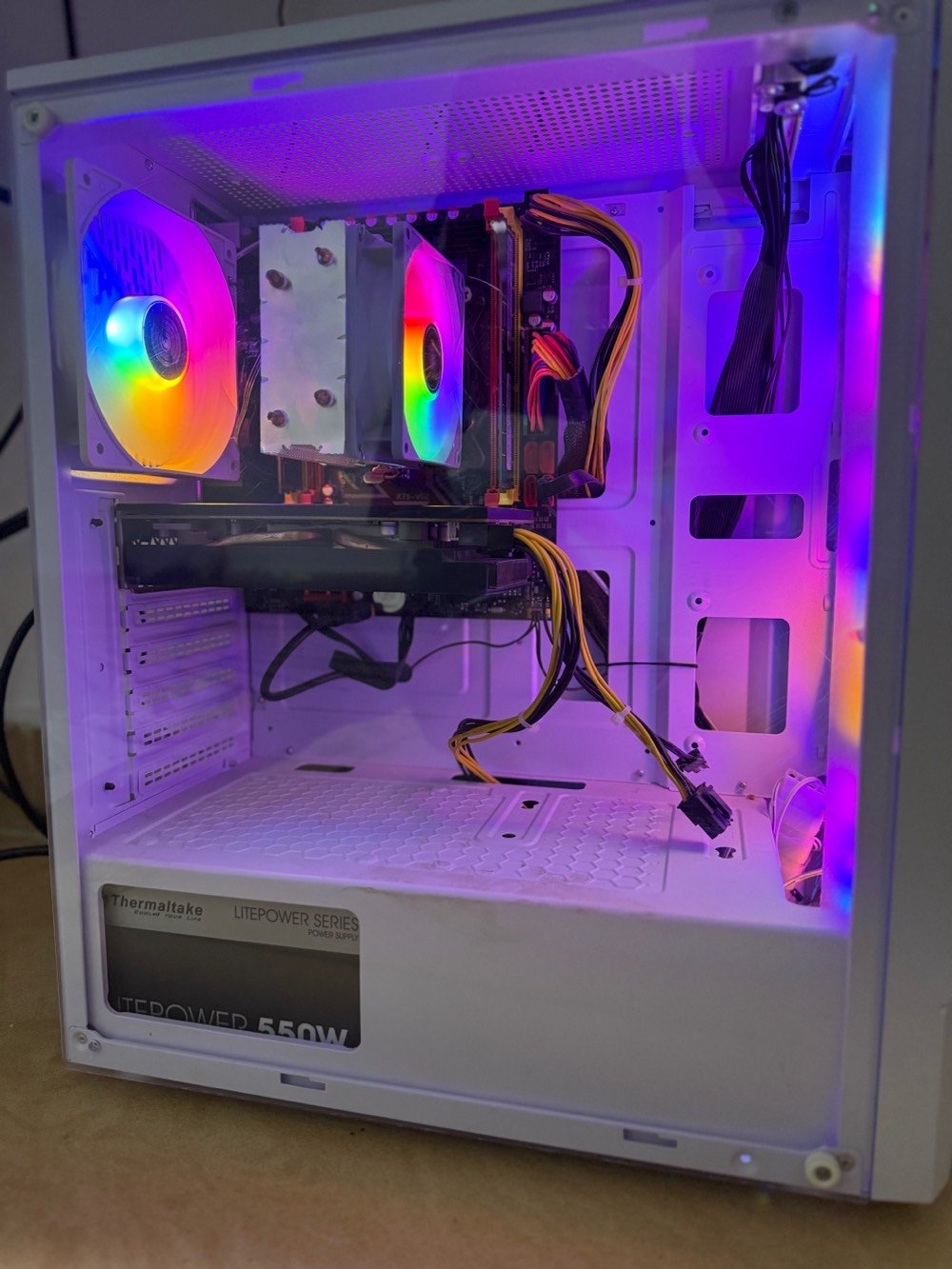 كيس كيمنك للبيع تشغيل اغلب الالعاب الحديثة المواصفات

👇🏻



مذربورد x79



معالج زيون E5- 2650 v2



كارت شاشه  rx 580 8 كيكا



رامات 32 كيكا 



هارد اس اس دي 256 كيكا



 ps thermaltake 550 w. 



سعر 350 الف



هارد ليكسر اصلي 1tb اوبن بوكس شركة الفرح بعده بلضمان



سعر 150 الف 



رامات DD3 سيرفر يرهم لمعالجات ( الزيون فقط ) 16 كيكا



سعر الواحد 20 الف 



المهتم يراسلني خاص او واتساب



*********** 



توصيل متوفر