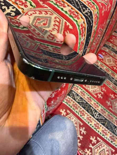 السلام عليكم ايفون 13 عادي 
وتر بروف ما مفتوح ابد شاشته نظيفه شخط مبيها 
الظهر مثل مموضح بالصور بطارية 80 
لون زيتوني نموذج M ذاكره 128
سعره 350 الف مكاني بابل التواصل فقط اتصال الرقم او واتساب
***********
