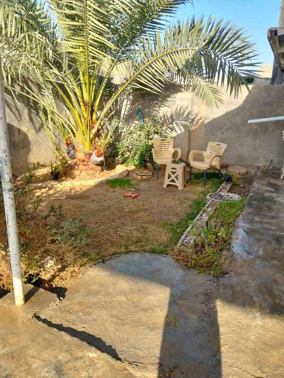 بيع بيت ركن على شارع ماهر   المساحة  230/متر 
خدمات كامله   
يصلح مشتملات اثنين  
شارع ماهر   
السعر ٨٠ وبي  مجال 
***********
 مااجوب على خاص   فقط اتصال
