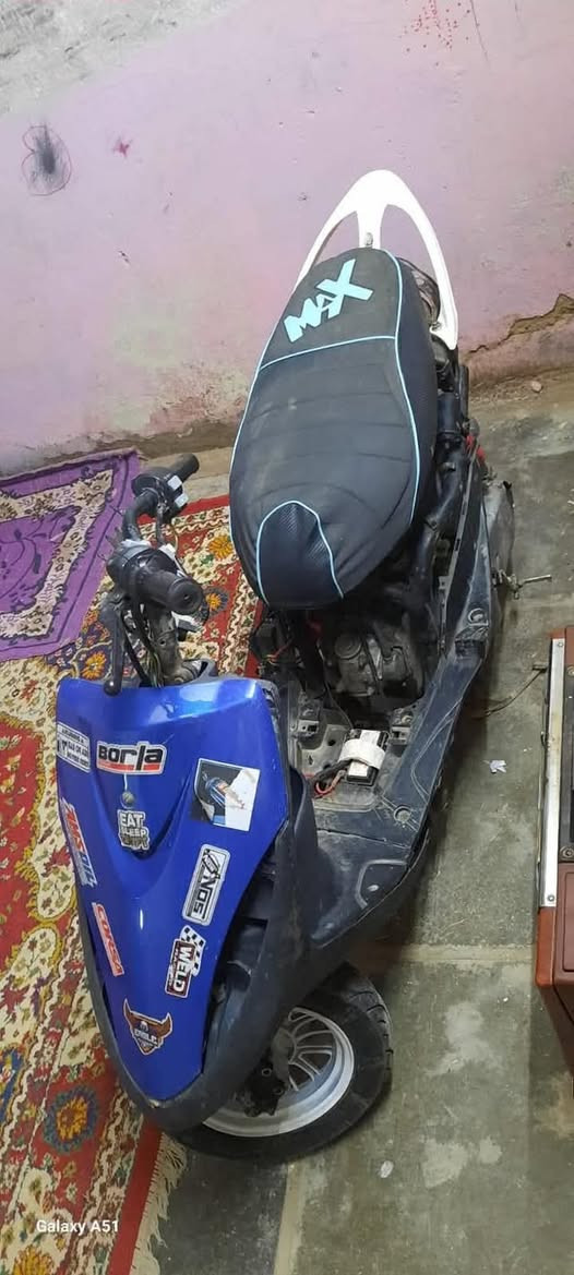 يالله سلام عليكم عدله مال لعب اول شي مكينه كفاله اذا مو شلعه ومعدل بطناش ترجع دراجه ثاني شي السبعه مالتها موجوده وقبق الكور ايضاً موجود ومشدودات عارضها 350 راعيها وقفلها يريدها 300 بدون مداهر وتعب انا عارضها يمي فقط مو ابو دراجه *********** بغداد معامل حسينيه
