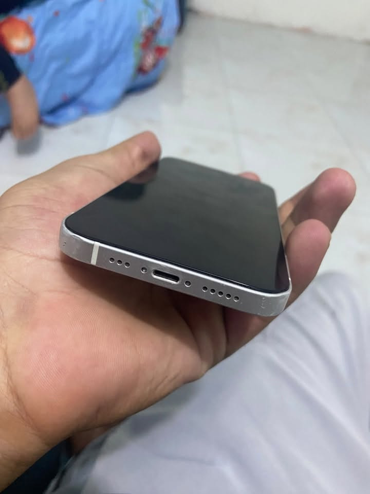 12 عادي بطاريه ٧٤ ذاكرة ١٢٨ نضافه كدامك مبدل شاشة وسط فقط ب ١٩٠ ألف قفل
***********
