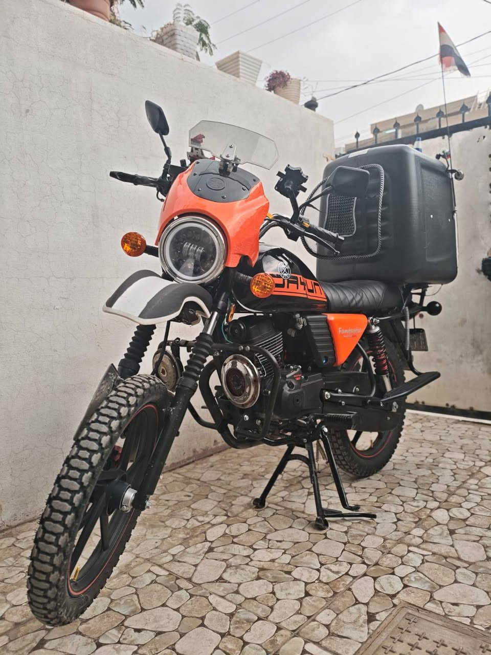 سلام عليكم 
دراجه دايون جبلي للبيع 
دراجه نضيفه ماشيه 4 الف 
باسم المعرض 
دراجه نضيفه ما ناقصها برغي 
ويا صندوك دلفري وخوده وسماعات ما اخد منها اي شي 
السعر مليونين و450 وبي مجال للشراي دراجه اخو الزيرو مرتبه بل واقع بعد احله 
شراي خابرني عل رقم او عل واتساب ما متواجد عل فيس 
هاد رقمي ***********
