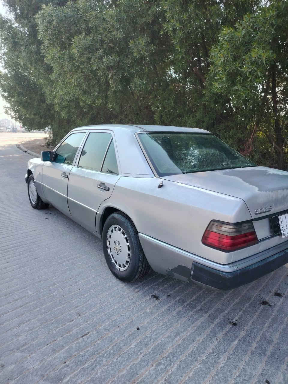 سياره مارسيدس للبيع رقم بغداد  بسمي موديل 1992 مصبوغ جماليه محرك  بطه vvt2500 السعر 65 بي مجال المكان النجف الأشرف ***********
