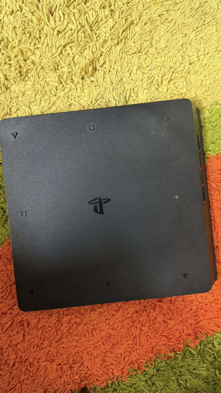 سلام عليكم بلي 4 سلم امريكي USA 🇺🇸 هارد 1 تيرا الف كيكا كارتون وغراضة ويدة مالته اصلية كلها ممفتوح شرط الفحص وياه للبيع السعر 375 الف وبي مجال
مكاني كركوك 
الرقم: ***********
