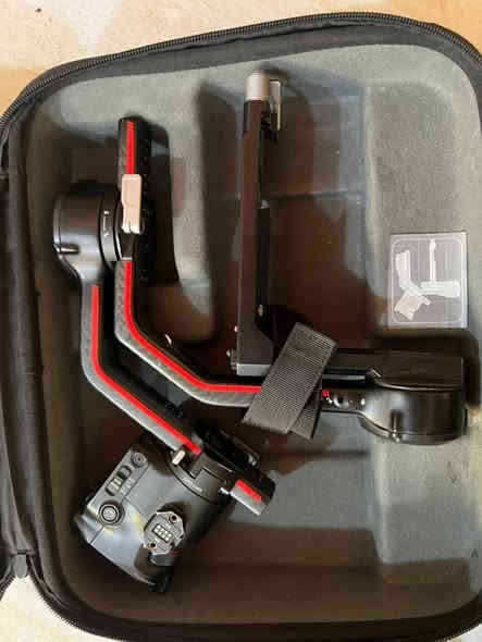 زوم صوت ٨ نضيف جداً 

وياها جنطته 

وياها خامات عدد ثنين 

ومايكات عدد ٤
وايرات عدد ٤ طول الواحد منهم ٢٠ متر 

سعرهم ٦٥٠ اخوان يفيد اخوانه المواكب المايكات والوايرات وازوم 

رونن RS3pro 

حقيبته وغراضه كلهم موجودات 

سعره ٧٥٠ 

مكاني ذي قار مركز المحافظه 
***********
