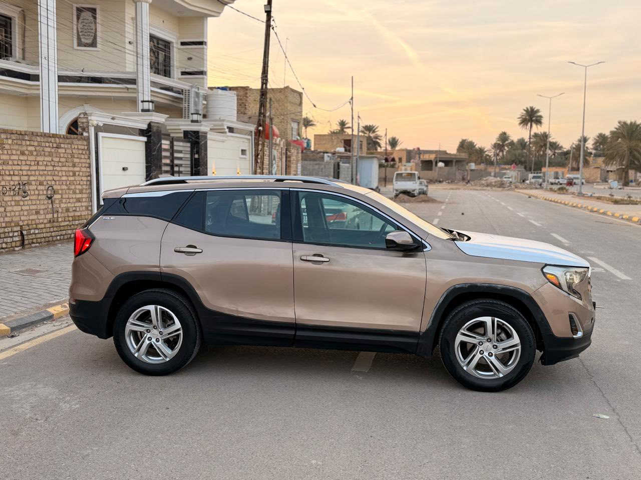 تيران 2018 بسمي واسط ومناسبة
شاشة كبيرة كامرة دوارة تحكم ستيرن كير مكفول حدادية وتبريد ثلج مكينة مكفولة تخم تاير جديد والسعر جدا مناسب.والسيارة ماشية 76 وحلوة ونظيفة و بدون دواخل 

صور الضرر بالصور أربع قطع صبع لانو اللون توحيد صعب 

السعر 127 وبيهة مجال مكاني واسط 
***********
***********
