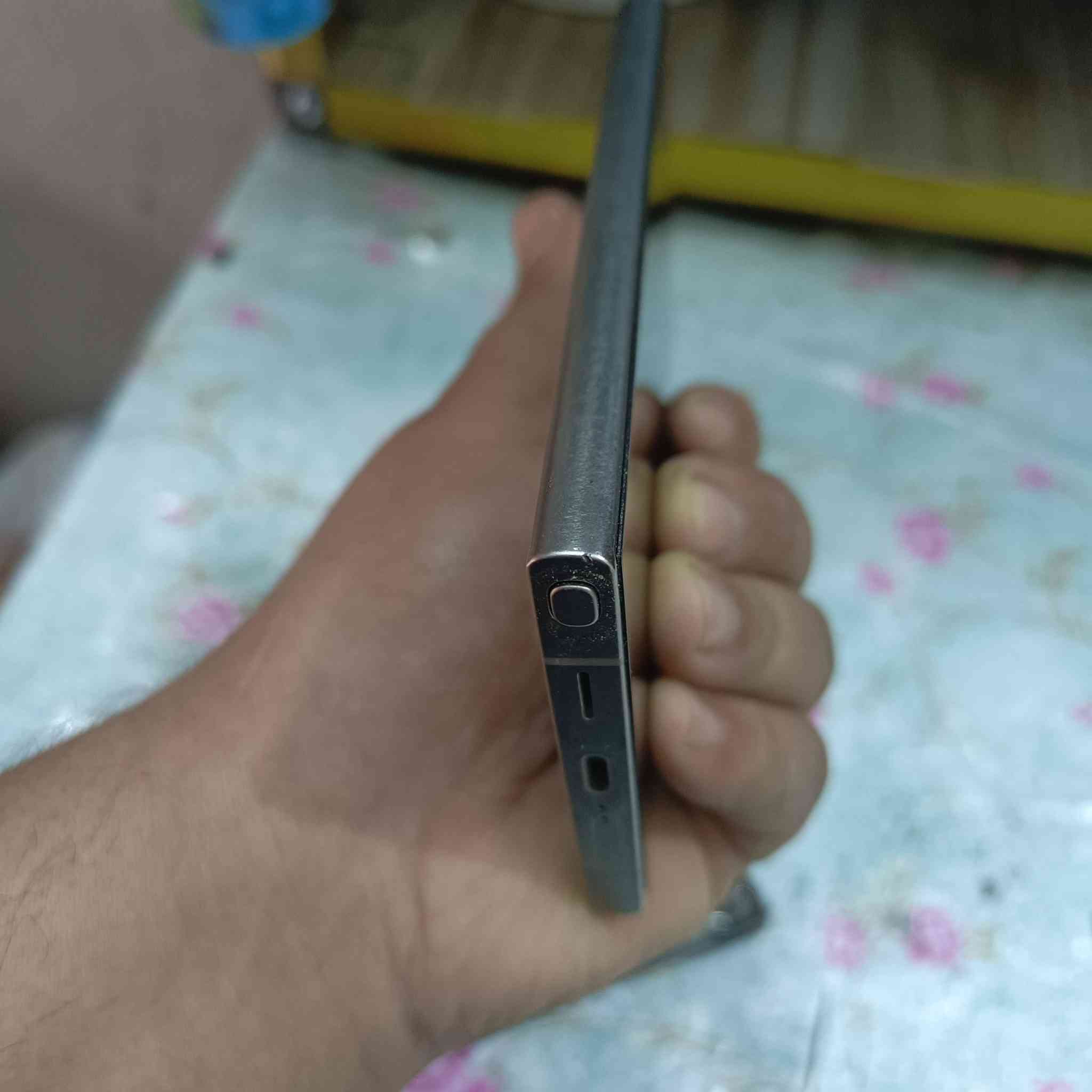 سلام عليكم جهاز24S الترا جهاز نضيف بس الاطار بي زلوغ من كفر ويا شاحنته وكارتونه سعر 900 الشراي يتصل مكلف بنشر ***********
