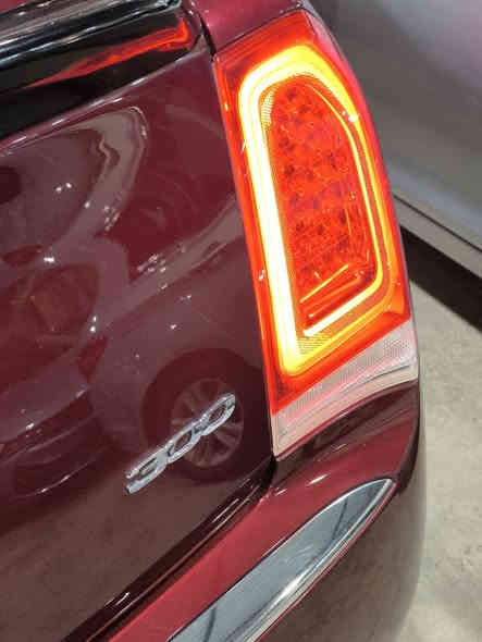 للبيع كرايسلر C300 2017 
وارد كندي كلين تايتل 
------------------------------
  * المواصفات * 🏅🥇
• فتحة سقف بانوراما 
• بصمة دخول ذكي تشغيل عن بعد 
• حساسات أمامية وخلفية وجانبية 
• كشنات جلد - كهرباء 
• تبريد قطعتين - مناخ منفصل 
• محرك 3500 CC
• كشافات زينون 
• شاشة - كاميرا خلفية 
• شفتات 
• باقي المواصفات موضحة بالصور 
------------------------------
صور السونار مرفقة بالمنشور 
للاستفسار الاتصال على الارقام 

📱- ***********

📱- ***********
..
