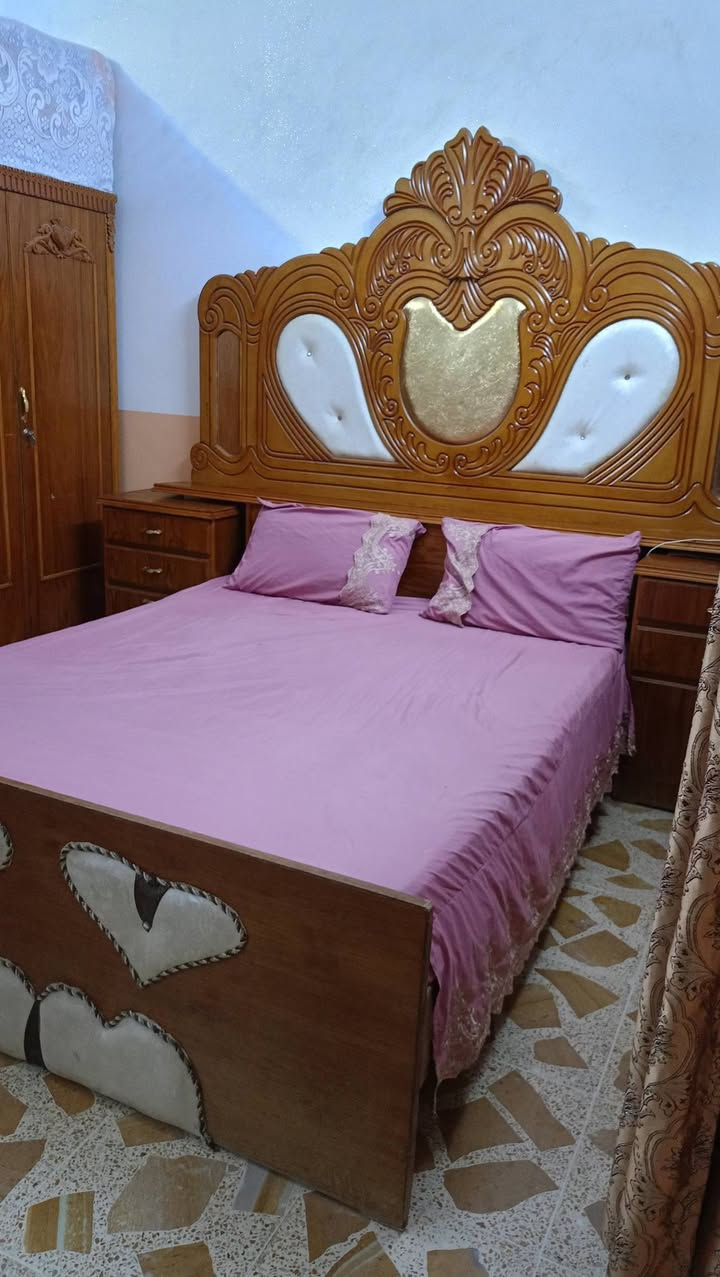 السلام عليكم عندي هاي الخشب عراقي ابيها كلش نضيف من داخل وخارج قنصور خمس ابواب بدون ملحق 
السعر 650وبي مجال ❤


**إذا كنت صاحب هذا الإعلان وتريد حذفه لأي سبب، رجاءا أرسل رسالة إلى الدعم الفني**