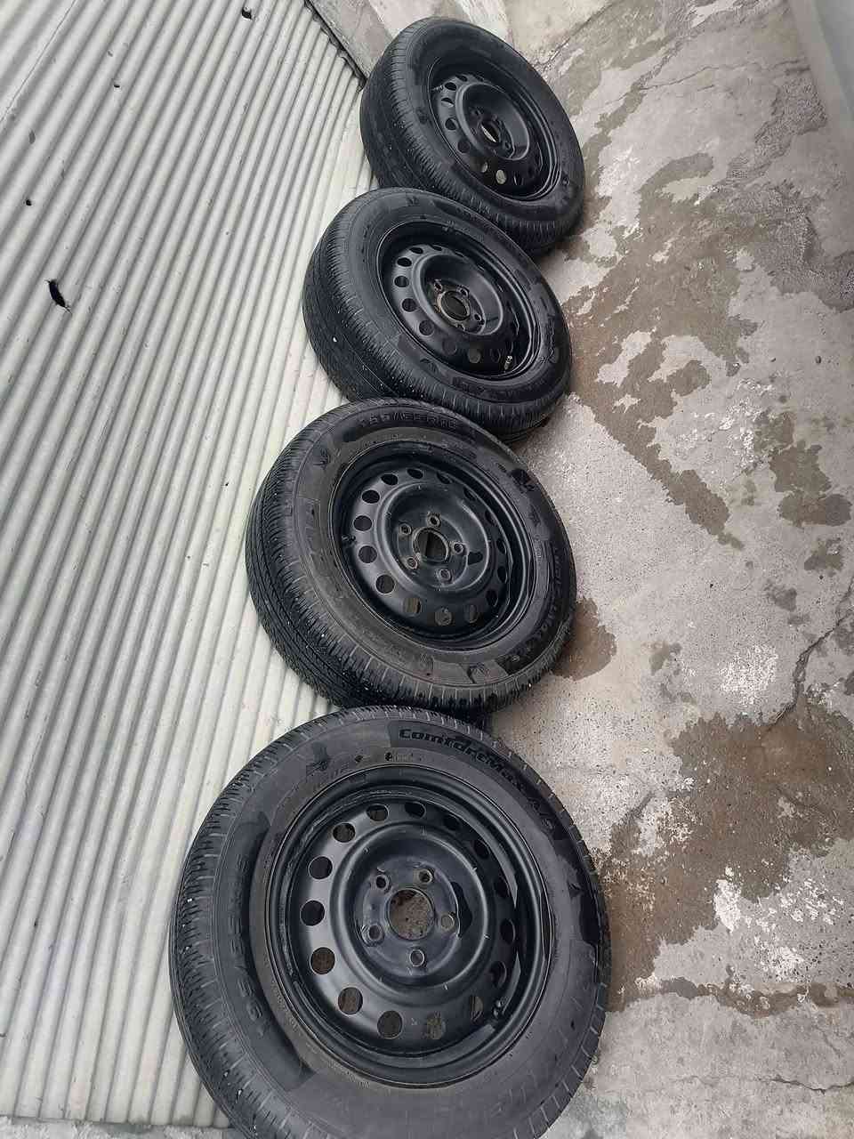 السلام عليكم مرخصت الدمن ويله وتايات حجم 15) 65) 195)انتره افانتي اصلي للبيع او معارض التصال عل ***********) السعر 200
