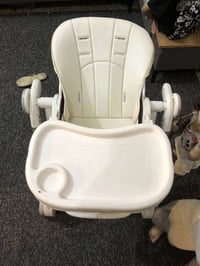 كرسي طفل • سرير اطفال • مرجوحه