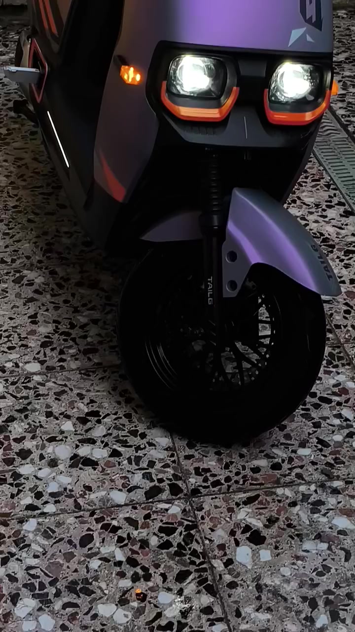 سلام عليكم
درجه شحن شركة تالج 

بطاريات 6 مسطره جبير

ملف 1500 نحاس الاصلي 

مواصفات سرعه 60 إلى 70 حقيقي 

تمشيك 50 إلى 60 كيلو بل شحنه الوحده 

بصمه عدد 2 + صندوك خلفي 

P بارك .. R بك رجوع 

مثبت سرعه ... دبل اشاره 

لايت زنون عدسه عالي ناصي 

لد نهاري صفح وامامي 

بريك امامي خلفي دهن 

دراجه جديده ما داخله التصليح 

سعر 850    مكاني بغداد الامين الثانيه 

رقم .. ***********
