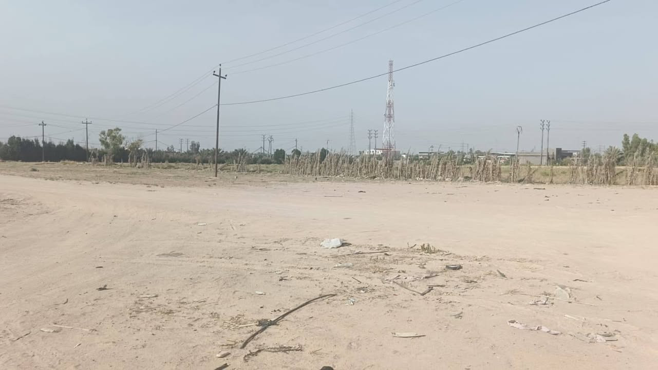 ارض زراعية للبيع على شارع الميدان تبعد عن طريق نجف كربلاء ٣٠٠ متر عمود ٥٠٩ مقابل حسينية الراية للاستفسار الاتصال على الرقم ***********
