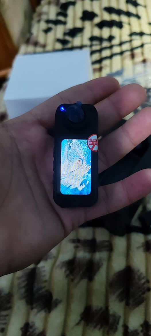 هذه الكاميرا "Thumb Action Camera" (كاميرا حركة بحجم الإبهام وهي كاميرا صغيرة جدًا ومحمولة مصممة لالتقاط مقاطع فيديو من منظور الشخص الأول
الدقة: تدعم تسجيل فيديو عالي الدقة، تصل في بعض الموديلات إلى 2.7K
التصميم: كاميرا صغيرة الحجم وقابلة للارتداء، مما يجعلها مثالية للرياضة، ركوب الدراجات، أو حتى التخييم
الميزات: تحتوي على خاصية الواي فاي (WiFi) لتسهيل نقل الصور والفيديوهات عدسه قابله للتحريك


**إذا كنت صاحب هذا الإعلان وتريد حذفه لأي سبب، رجاءا أرسل رسالة إلى الدعم الفني**