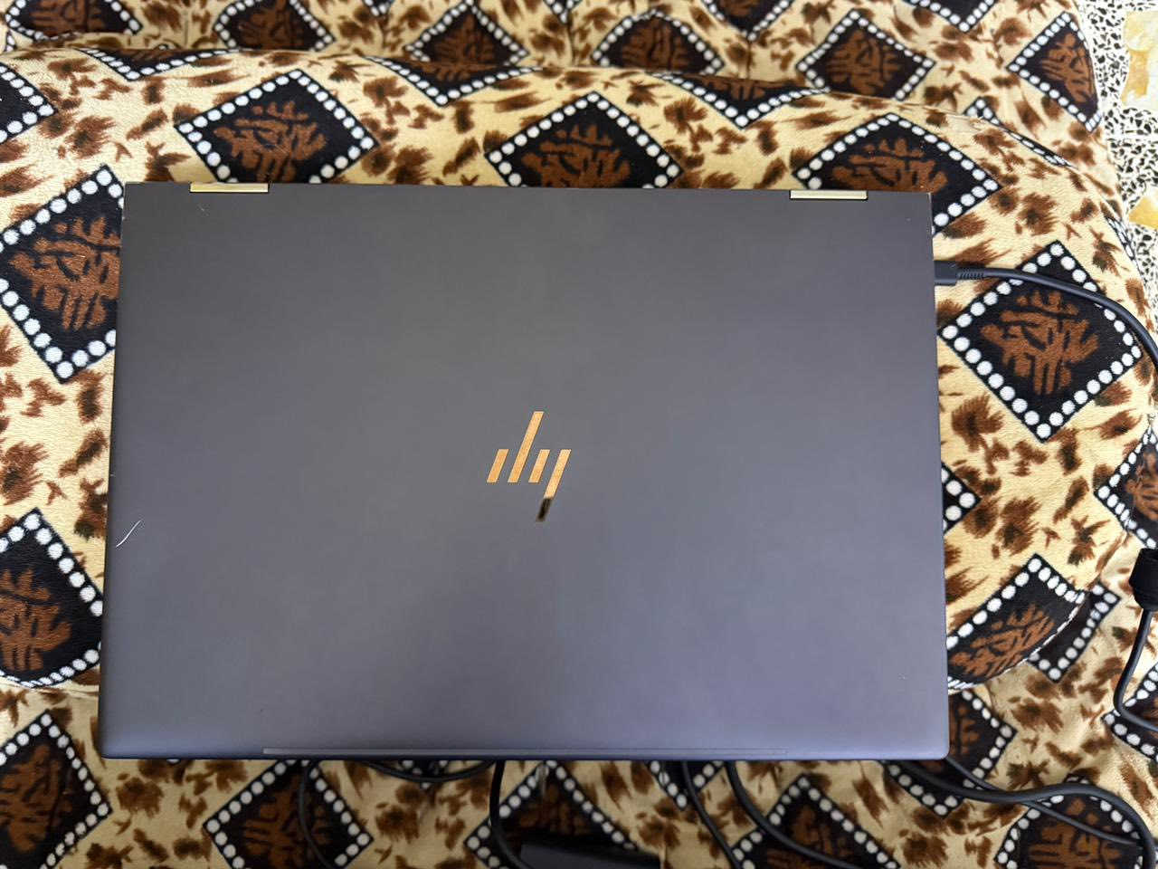 لابتوب HP Spectre x360 Convertible 15 بمعالج Intel Core i7-8550U بسرعة 1.8GHz (يصل تقريباً 2.0GHz) ويا رام 16GB ونظام Windows 11 Home 64-bit ويدعم DirectX 12 جهاز 2-in-1 قابل للتحويل

وبيها فيس ايدي وبصمه وهي شاشتها قلاب 360 درجه تتحول ***********
