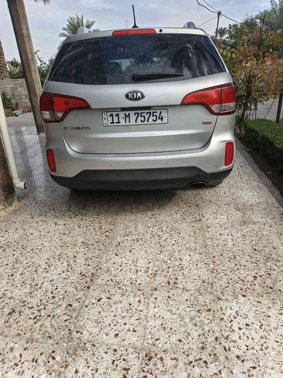 سلام عليكم للبيع سورنتون ٢٠١٤ مكينة كير حداديه كفاله حادثه جاملغ خلفي فقط خمسة راكب السيارة نضيفه جدآ مكينه ٤   ***********  مكاني بغداد
