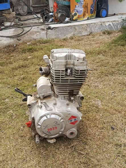 حبايب مكينه كايمه للبيع السعر 80 وبيها مجال بسيط مكاني حله شارع 100
