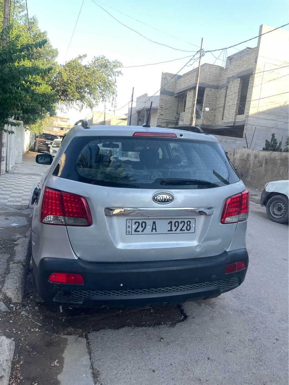 السلام عليكم kia sorento
موديل2010
لون رصاصي جارد
مكانها الدوره 
***********
سياره خليجه بيها ضربه باب وجاملغ ومصالحها بس يرادلها ينعاد تصليحها
وصدرها مو زين  وبنيد مالتها هم يرادلها تبديل
رقمها واسط مميز
سياره فول مواصفات عدا بصمه 
مكينتها2400 
سعرها 107 ومجالها بسيط جدا جداا بغداد, العراق
