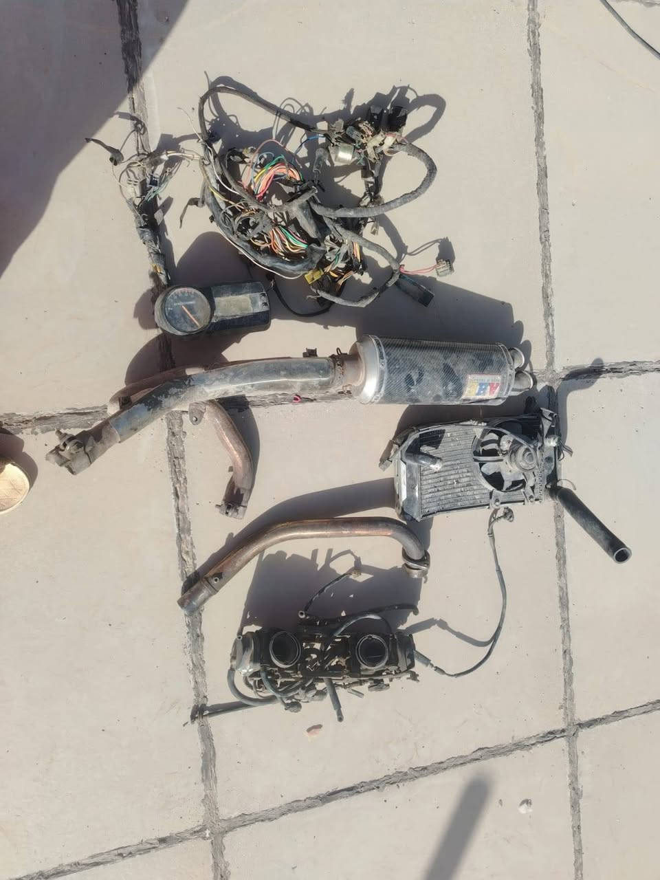 السلام عليكم
نقصها كهربائي يفتهم 
محرك650 V ماعدي وقت ارتبها انطي سعر باليرضي الله اخذتها بمليون وستمية 
مكاني حي الجامعة بغداد
تواصل ***********
