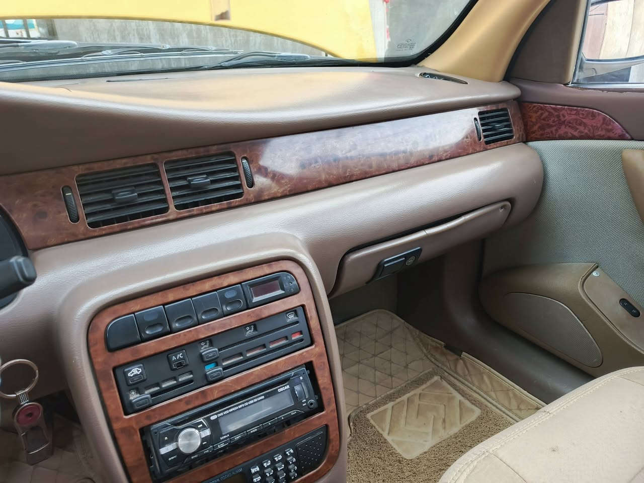 سمند موديل 11 للبيع سعر 33وبيه مجال 
جهازه الخير كفاله عامه 
مصفره هيئه وغرامات الخير رقم انكليزي بسمي 
الرقم الواتساب مراسله فقد ***********
