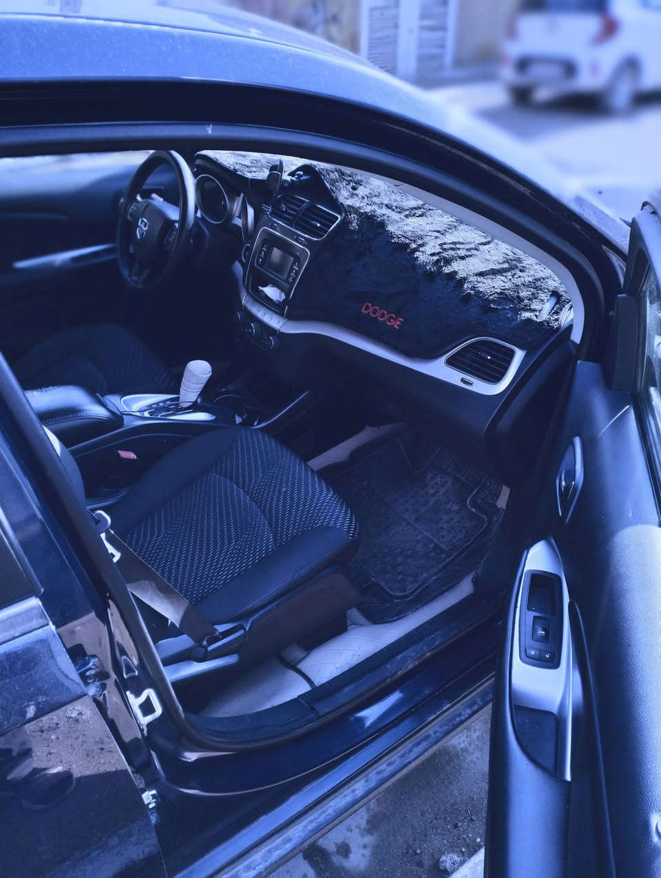 للبيع دوج جورني موديل 2018
العنوان -بغداد الزعفرانيه 
رقمي ***********
بدون حادث 
تخم دايرات جديد 
 محرك 2400المركوب
كروس سرعة🪬
تحكمات شاشه
