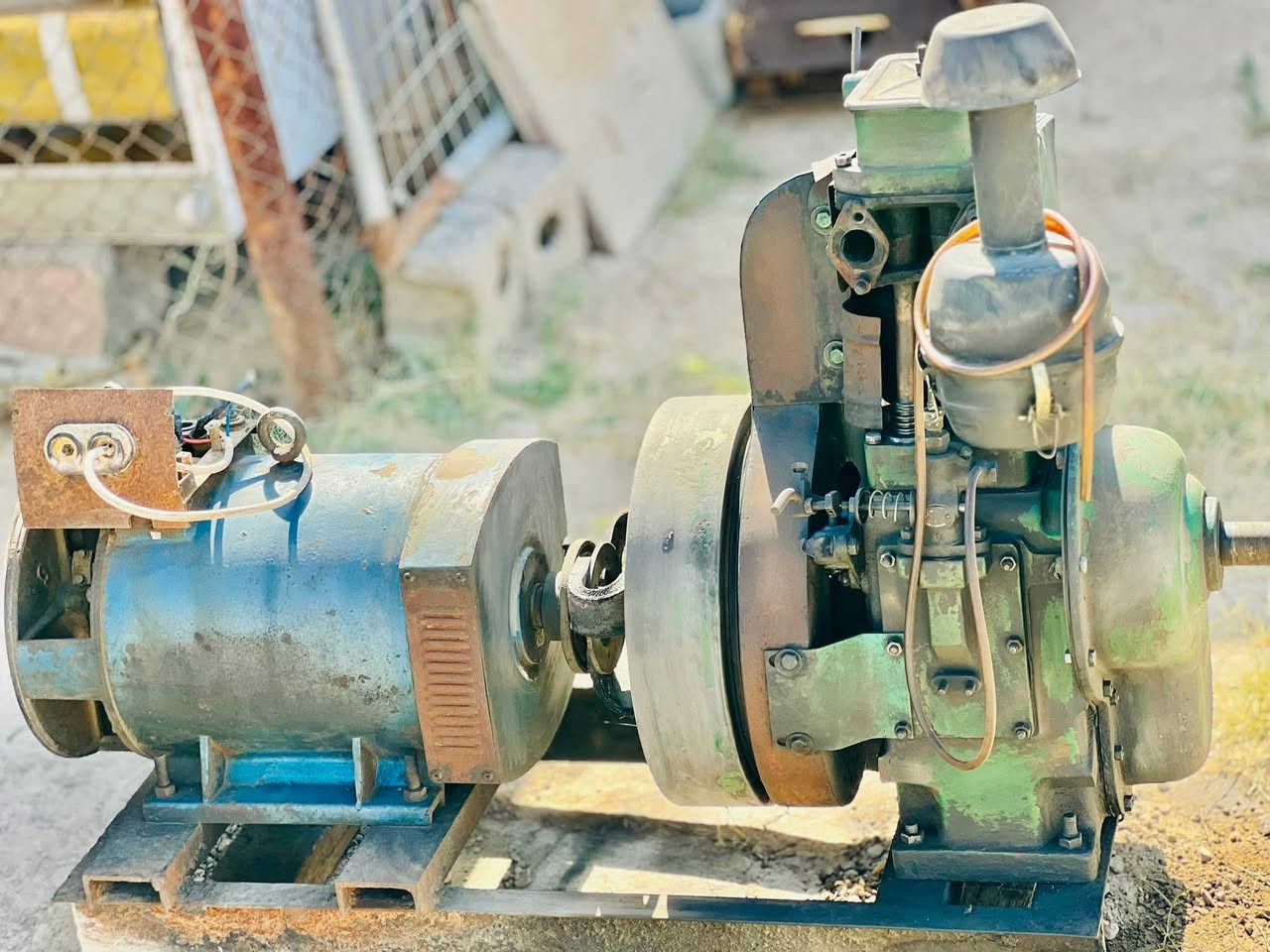 سلام عليكم 

مولد هندي للبيع نوع اوبكس راس التوليد 7.5 كيفي والمحرك 10 حصان مولده كامله جاهزه 

العنوان ابو غريب /منطقه السميلات 

للاستفسار والاتصال ع رقم الهاتف ***********
