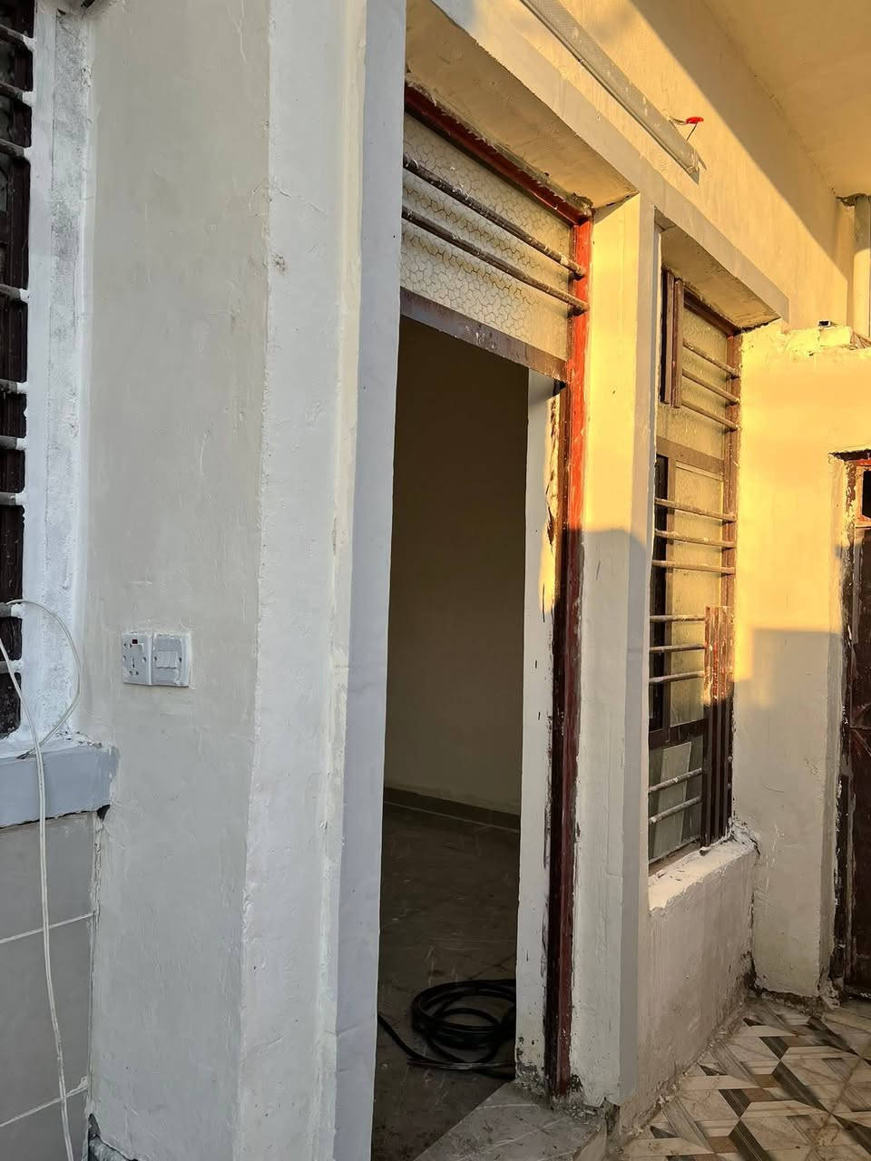 بيت ١٢٠ متر للايجار بسعر جيد...البيت كامل من لبخ وسيراميك وكاشي وكهرباء وخط مولد وصحيات كامله.البيت ركن وغريب على السوك والمدارس..ابي غريب حي الشهداء....للايجار الاتصال على ‏‪***********‬‏.      ....‏‪***********‬‏
