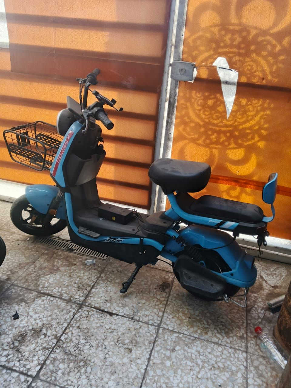 دراجه شحن للبيع نضيفه متروكه ما مستعمله با البيت بيه ماسكه مال موبايل جانت بيه كربائيات مخربطه صلحته بطارياته جديده ما مستخدمه ابيع  ب300بيه مجال مكاني بغداد الغزاليه الهياكل ***********
