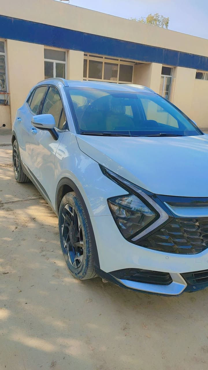 كيه سبورتج موديل ٢٠٢٥
الون ابيض رقم بغداد 
على وضع الشركه سيارة 
زيرو ماشيه ٤٠٠٠  فول موصفات 
عدى الفتحه سنويه صاير الها ١٥ يوم من صادره مشتغلها بي دي اف ب١٨ ورقه سيارة تشغيل عن بعد  الداخل بيجي ،جنطة كهرباء 
السعر /٢٤٨ ورقه وبيها مجال الشراي  ،
مكان السيارة /الديوانية 
رقم / ***********
رقم /***********
