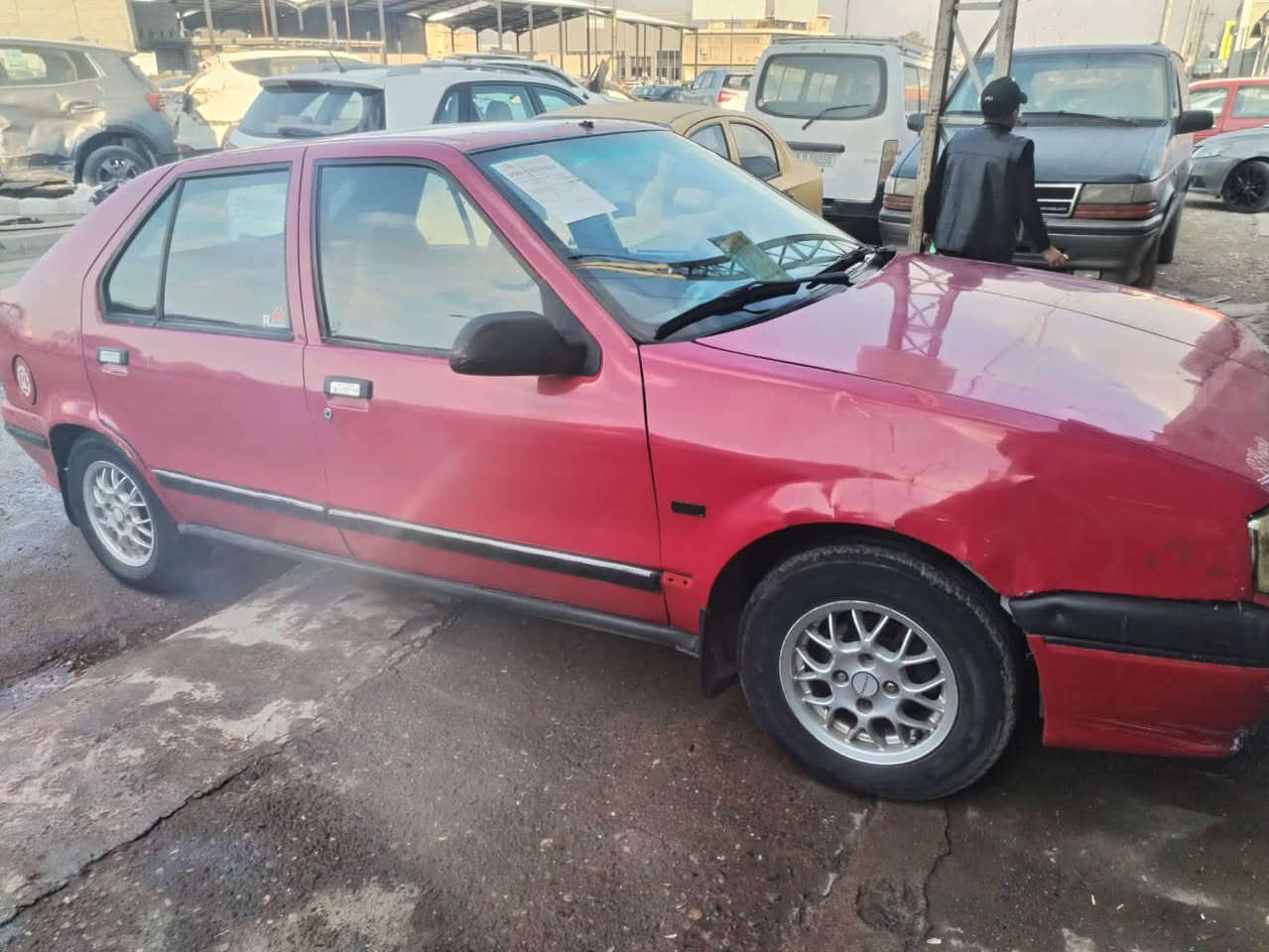 رينو للبيع السعر 14
مكينة وكير زينات 
شرط الوكالة والتحويل
مامتواجد عل فيس اتصل على 
***********
