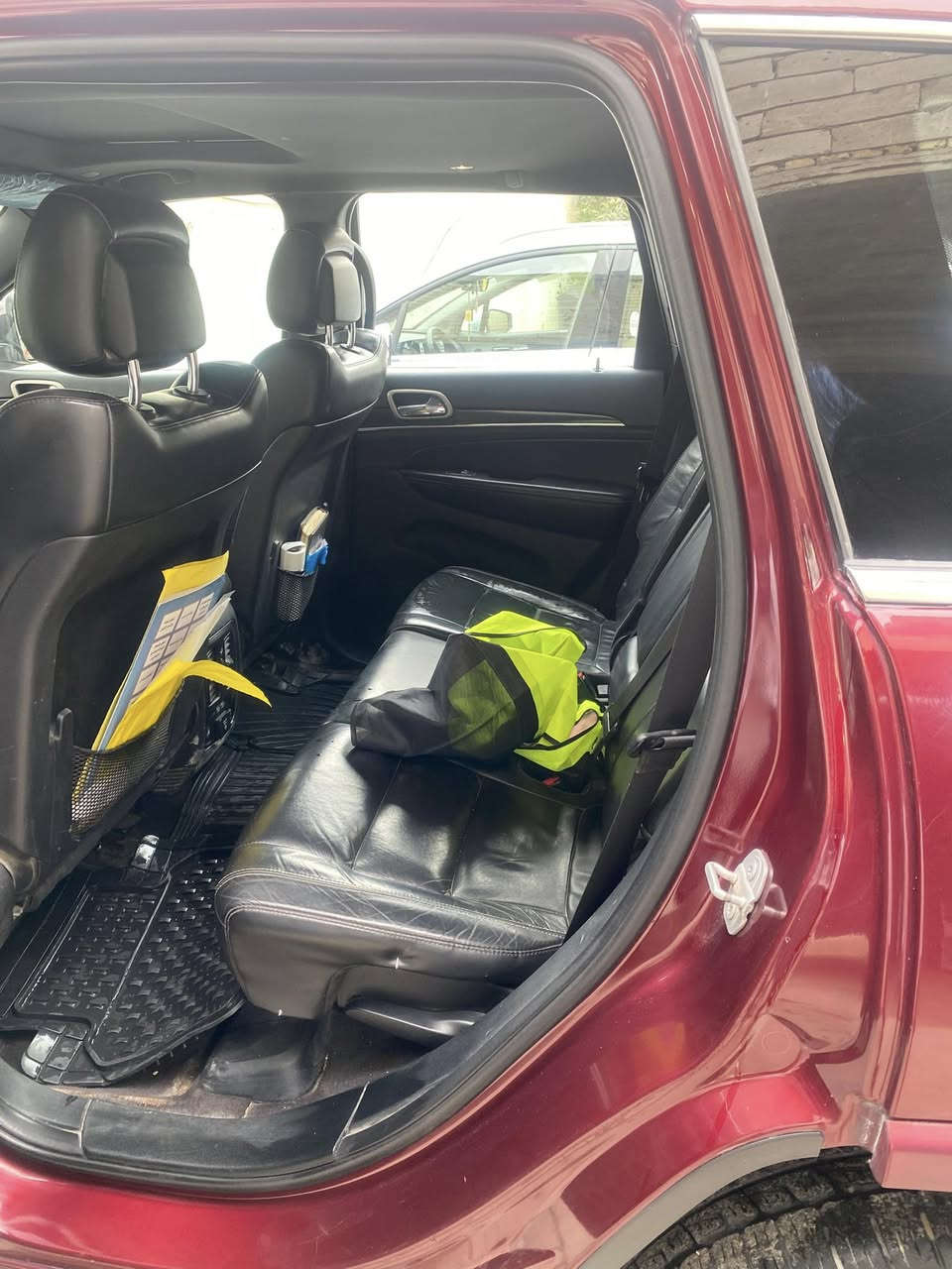 جيب لميتد موديل ١٧ أمريكي فول مواصفات ماعدى الجكات حادثها جاملغ وبنيد بامريكا وشادلها بنيد اصلي وبالعراق صبغ شبر جاملغ خلفي مكينه ٣٦٠٠ 
السعر ١٩ الف دولار 
***********
