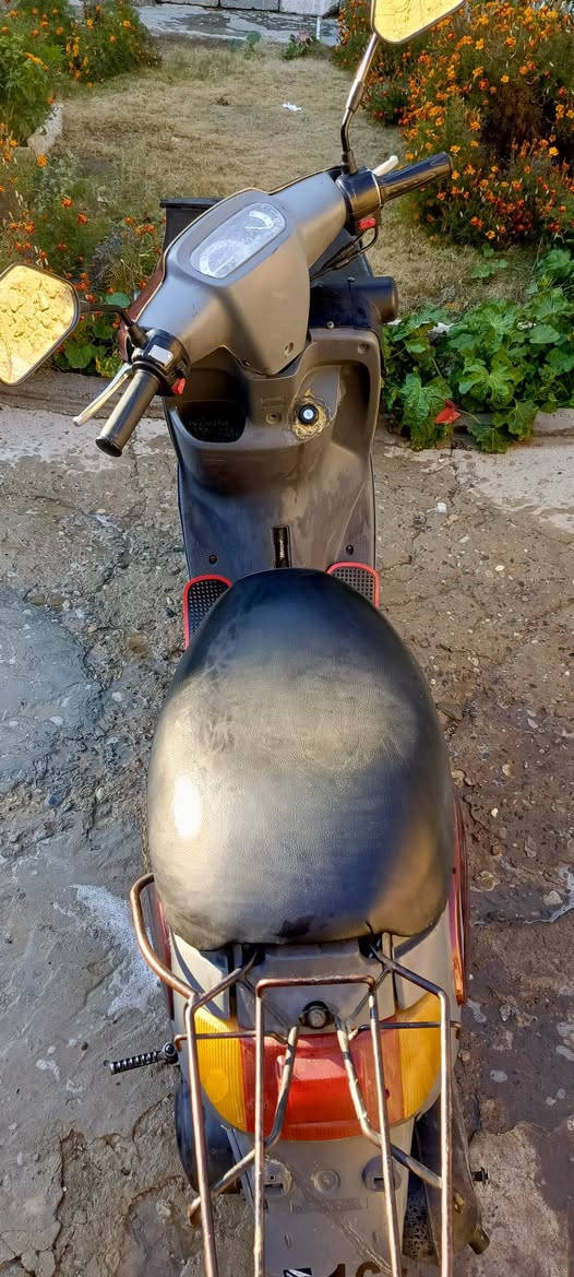 السلام عليكم دراجه مبطه للبيع اللي يريدها تعال الخاص كاروبيات شغال كلها اي عطل ما بيه وصوت محرك ناعم اذا اكو واحد يريد مراوس مع دراجه فراشه نظيفه وانت فوق فلوس .***********.  ***********
