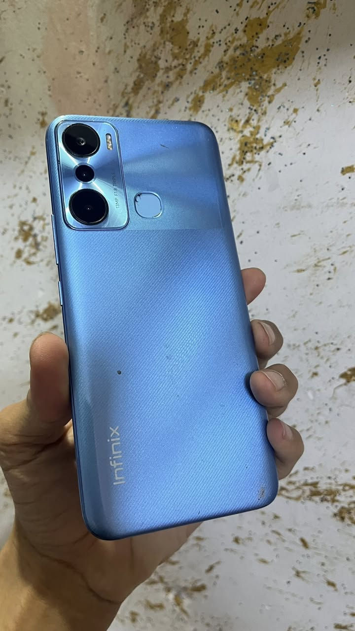 يعتبر هاتف Infinix Hot 20i من الهواتف الاقتصادية التي تركز على تقديم بطارية كبيرة وشاشة واضحة للاستخدام اليومي البسيط.إليك أهم تفاصيل الجهاز في السوق العراقي:المواصفات التقنيةالشاشة: حجم 6.6 بوصة من نوع IPS LCD بوضوح HD+.المعالج: MediaTek Helio G25، مناسب للتطبيقات الأساسية مثل واتساب وتصفح الإنترنت.الذاكرة: يتوفر غالباً بذاكرة عشوائية (RAM) سعة 4 جيجابايت مع إمكانية زيادتها برمجياً.التخزين: خيارات بين 64 جيجابايت أو 128 جيجابايت.البطارية: سعة 5000 مللي أمبير، تدوم طويلاً مع الاستخدام المتوسط.الكاميرا: خلفية أساسية بدقة 13 ميجابكسل، وأمامية بدقة 8 ميجابكسل لصور السيلفي.  السعر. 70. الف. مع التوصيل. مبدل شاشة.  فقد.  مع. التوصيل 🚚 🔐


**إذا كنت صاحب هذا الإعلان وتريد حذفه لأي سبب، رجاءا أرسل رسالة إلى الدعم الفني**