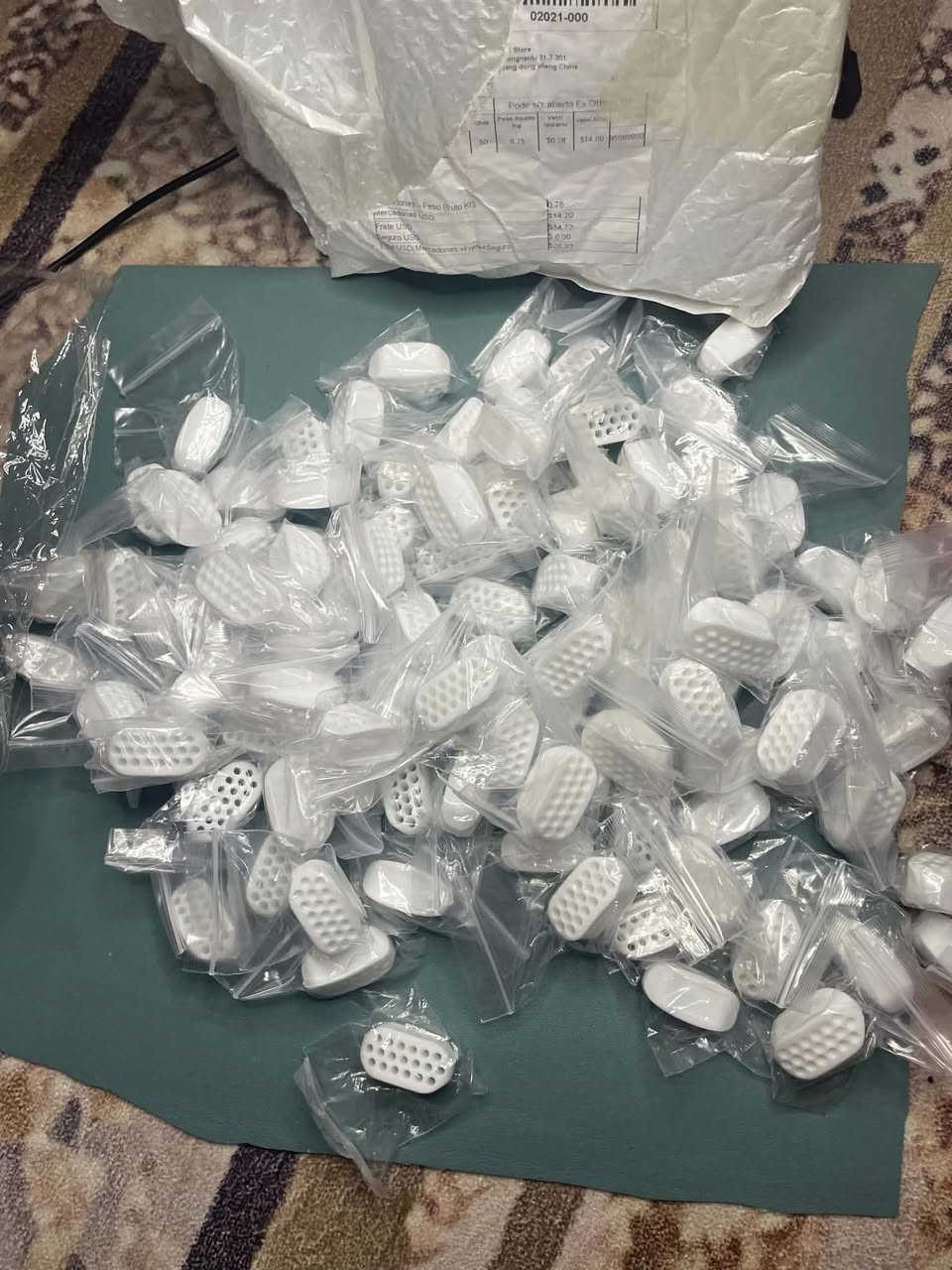متوفر ١٠٠ قطعة ربل سيلكون لتدريب عضلة الفك تفاصيل موضحة بل صور كلهم على اول تم ٢٠ الف شامل التوصيل


**إذا كنت صاحب هذا الإعلان وتريد حذفه لأي سبب، رجاءا أرسل رسالة إلى الدعم الفني**