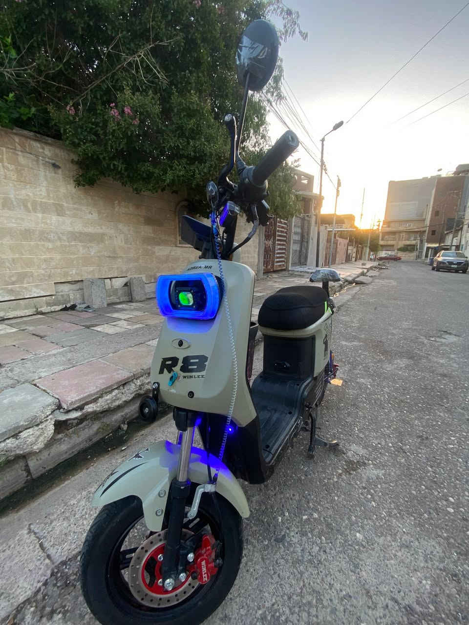 سلام عليكم
R8 للبيع 
فول مواصفات 
لايت عالي ناصي 
دبل اشاره  يمين يسار
نضام Rبك 
نضام P بارك 
5 بطاريات 32 امبير ونلي اصلي ابو الفسفوره
بطاريات وعقل وملف شرط 
عنوان موصل الزهور 
ادفع سعر عجبني ابيعك ابو ٣٥٠ لا تعلق


**إذا كنت صاحب هذا الإعلان وتريد حذفه لأي سبب، رجاءا أرسل رسالة إلى الدعم الفني**