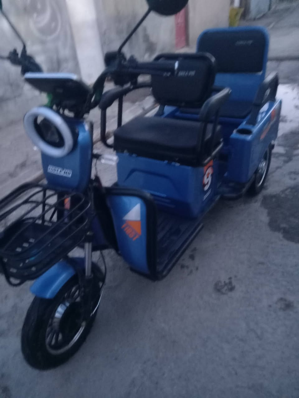 دراجه للبيع بيكم خمس بطاريات شحن السعر800 بيه مجال قليل الشراي تصل على الرقم ***********
