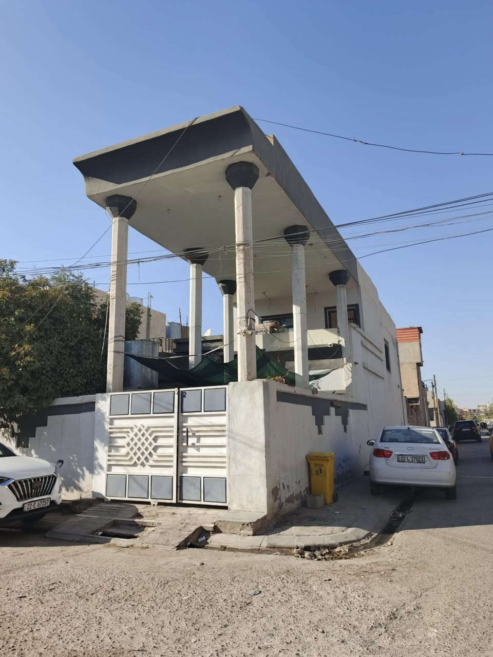 عقار سكني بيع مستعجل ، طابو 
المساحة ٢٠٠ متر ، ركن 
المنطقة حي النصر ، داخل فرع سيراميك الداوودي قريب على الشارع جدا
موصفات العقار: 
طابقين ، غرفة نوم ، مطبخ ، استقبال سقف ثانوي ، منور كله كاشي
طابق ٢ : غرفة نوم ، مخزن  كله كاشي 
السعر ١٩٥ مليون فقط
للتواصل والاستفسار مع صاحب المنزل بشكل مباشر 
 ***********
