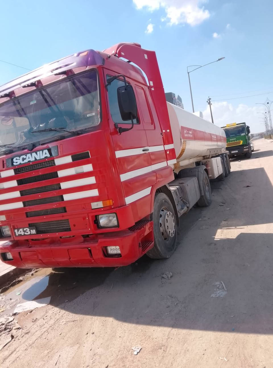 السلام عليكم سكانيا بطه موديل 95 للبيع  سياره جاهزه مكينه 8//حجم 143 // تبريد سبلت طخم تاير 
البطل حرفش 
السنويه تنتهي 2029
الطوناج شهرين ينتهي
السيارة بأسمي 
رقم السياره /صلاح الدين/الرقم انكليزي
السعر185بيها مجال
هاتف/***********
