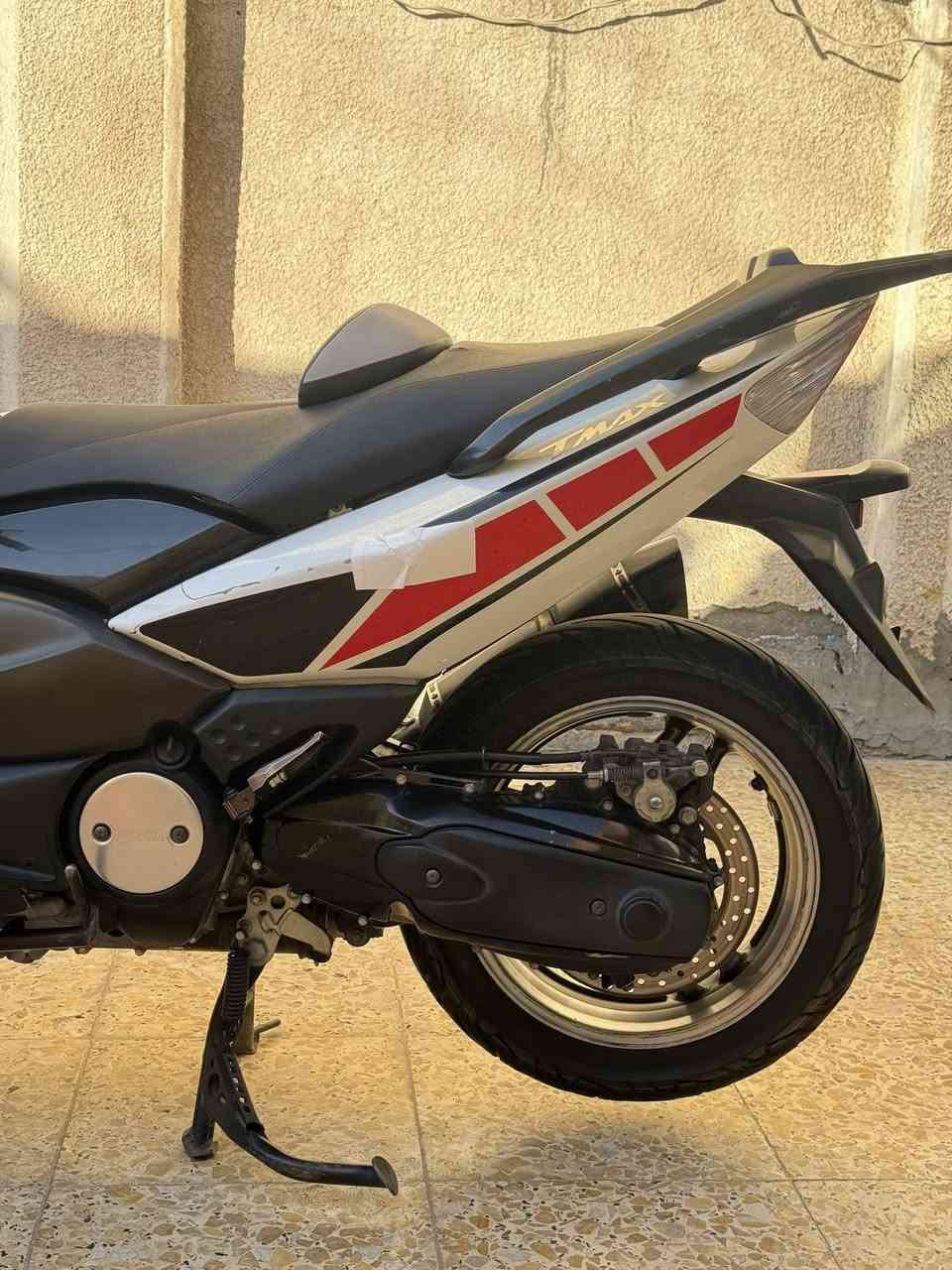 تي ماكس خمسينيه
اصل وايت ماكس
دشبول ابيض 
صالنصه اصليه 
لايتات زنون 
دراجه مكفوله  
مكان بغداد الحسينيه 

رقم***********
